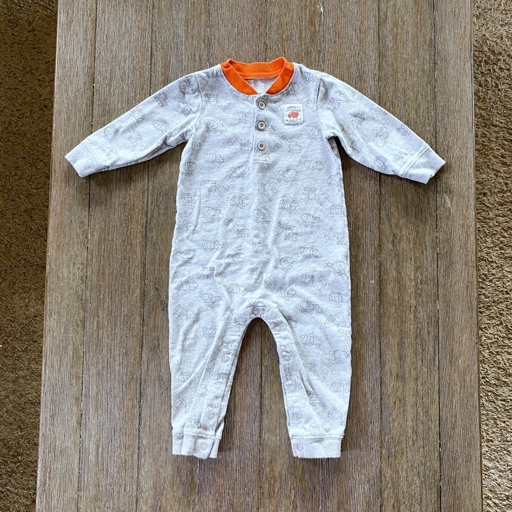 4/$20 Carter’s one piece baby boy outfit 12 months